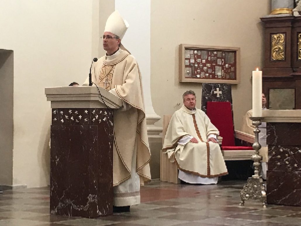 Trakų rajono Garbės piliečio apdovanojimo įteikimas klebonui Jonui Varaneckui