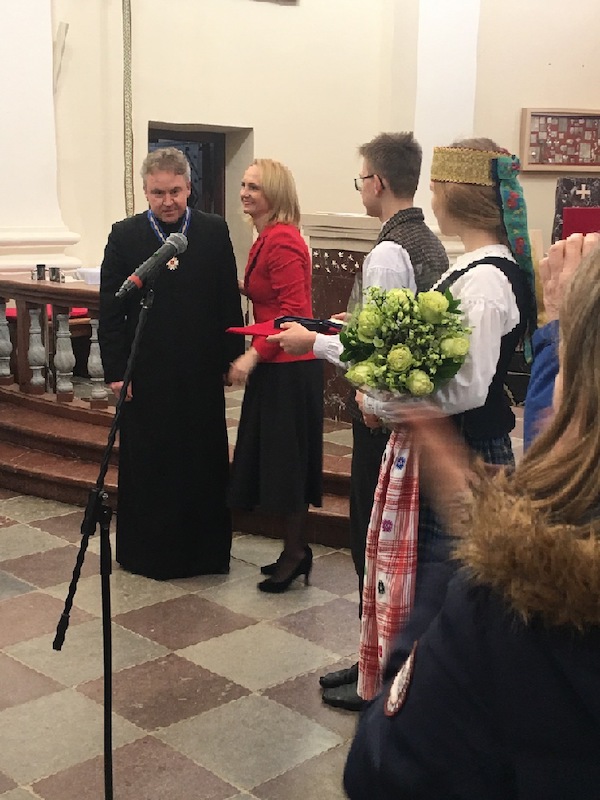Trakų rajono Garbės piliečio apdovanojimo įteikimas klebonui Jonui Varaneckui